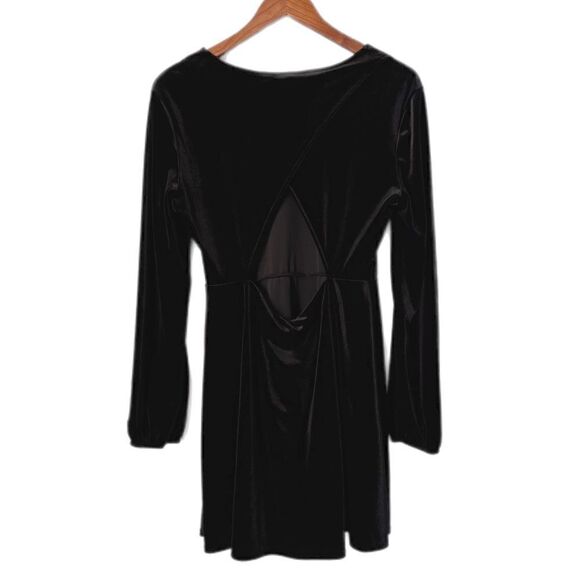 H&M Divided Velvet Cut Out Long Sleeve Dress - Picture 2 of 5